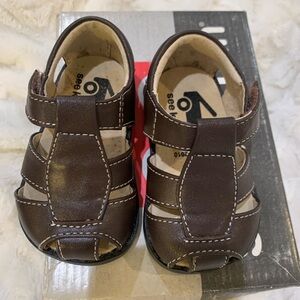 See Kai Run Heritage Evan Brown Sandal‎